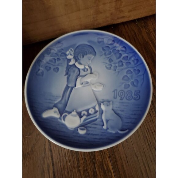 Bing & Grondahl 1985 Barnets Dag, Children's Day plate, 1st edition DENMARK - Picture 2 of 3